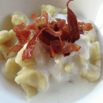 Gnocchi al Brie con speck croccante